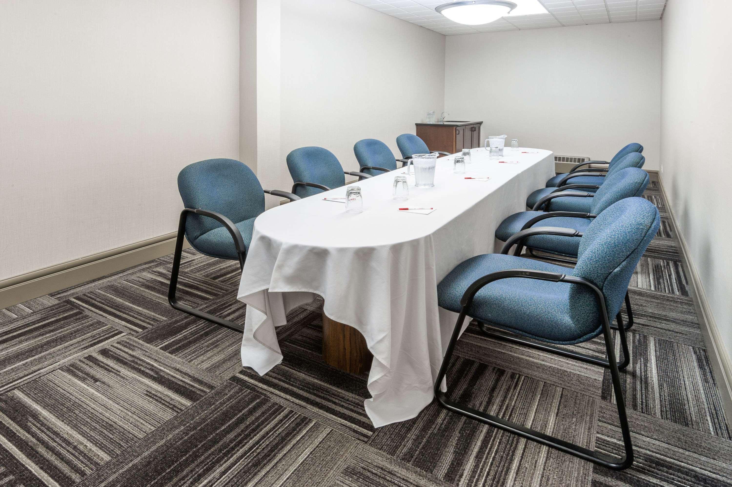 Hotel Ramada By Wyndham South Edmonton